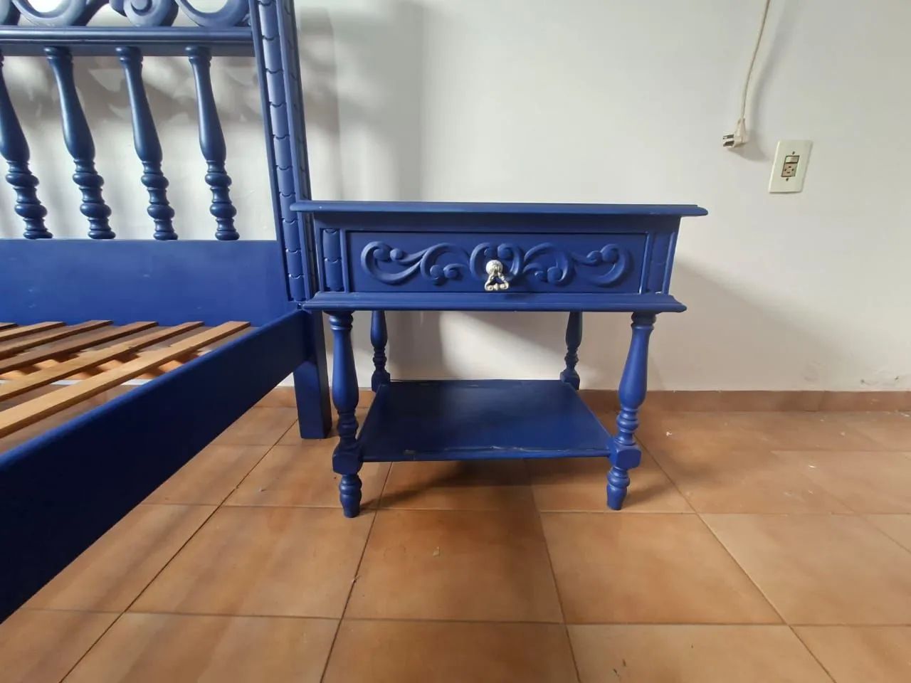 Cama de casal com 2 mesas de cabeceira - Foto 3