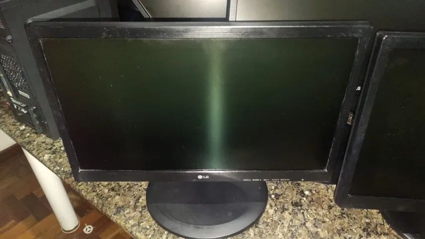 Lote com 03 monitores LG 20 polegadas giratório - Foto 4