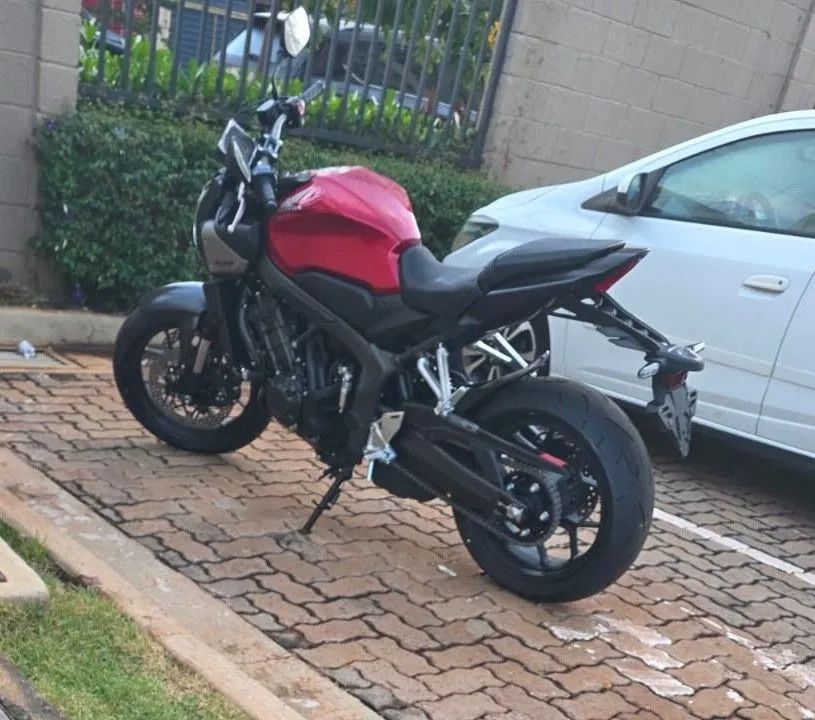 CB 650 e-Cluth 2026 - Foto 5