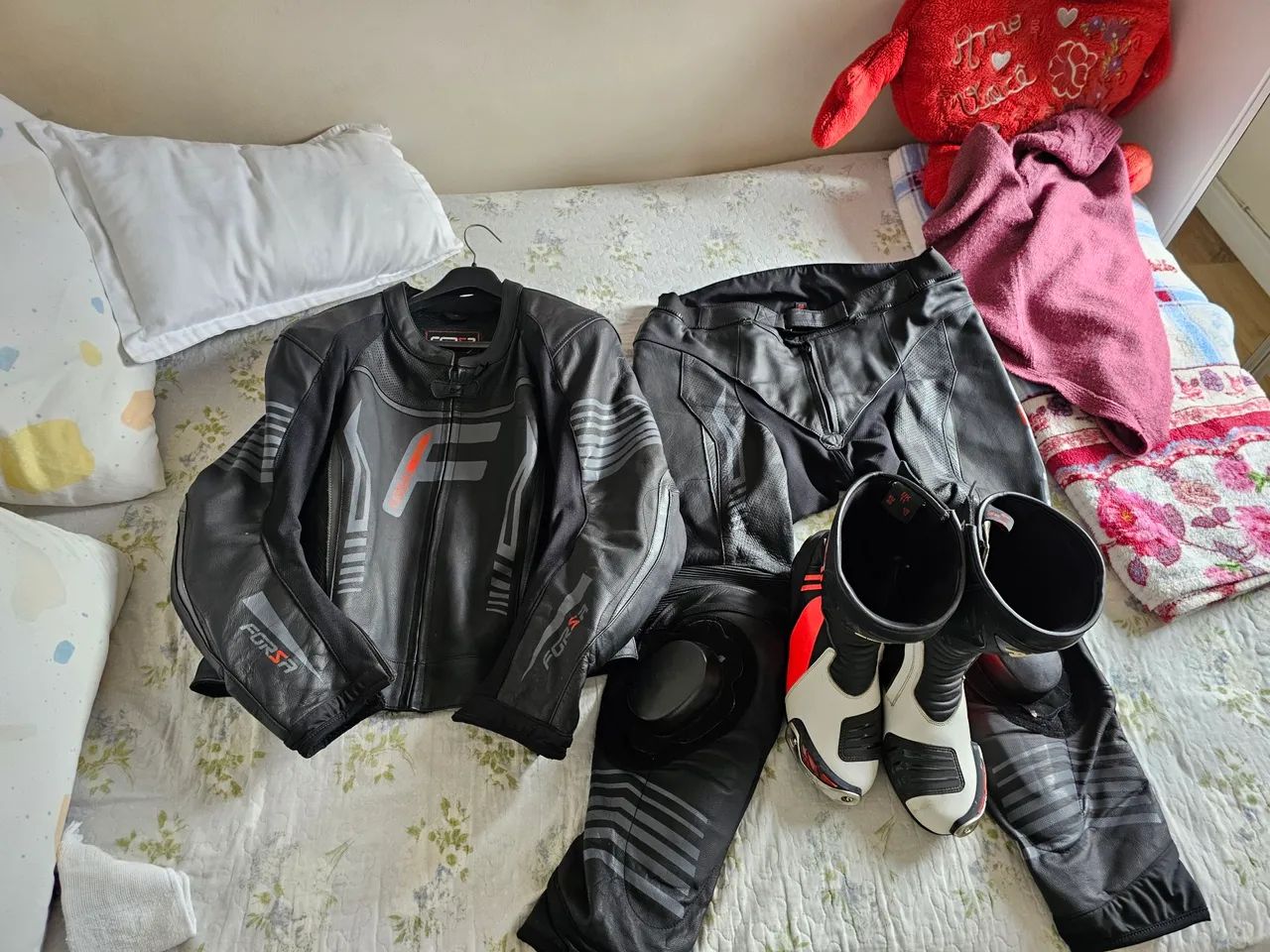 Macacão forza tamanho 56 bota 43 baixando o preço pra sair rápido 2.500 - Foto 4