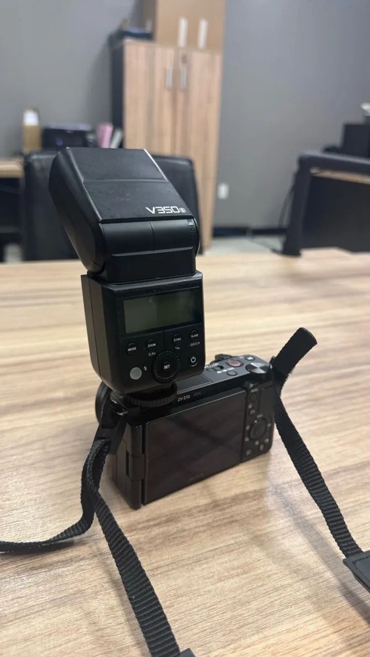 Câmera Sony ZV-E10 + flash godox  - Foto 3