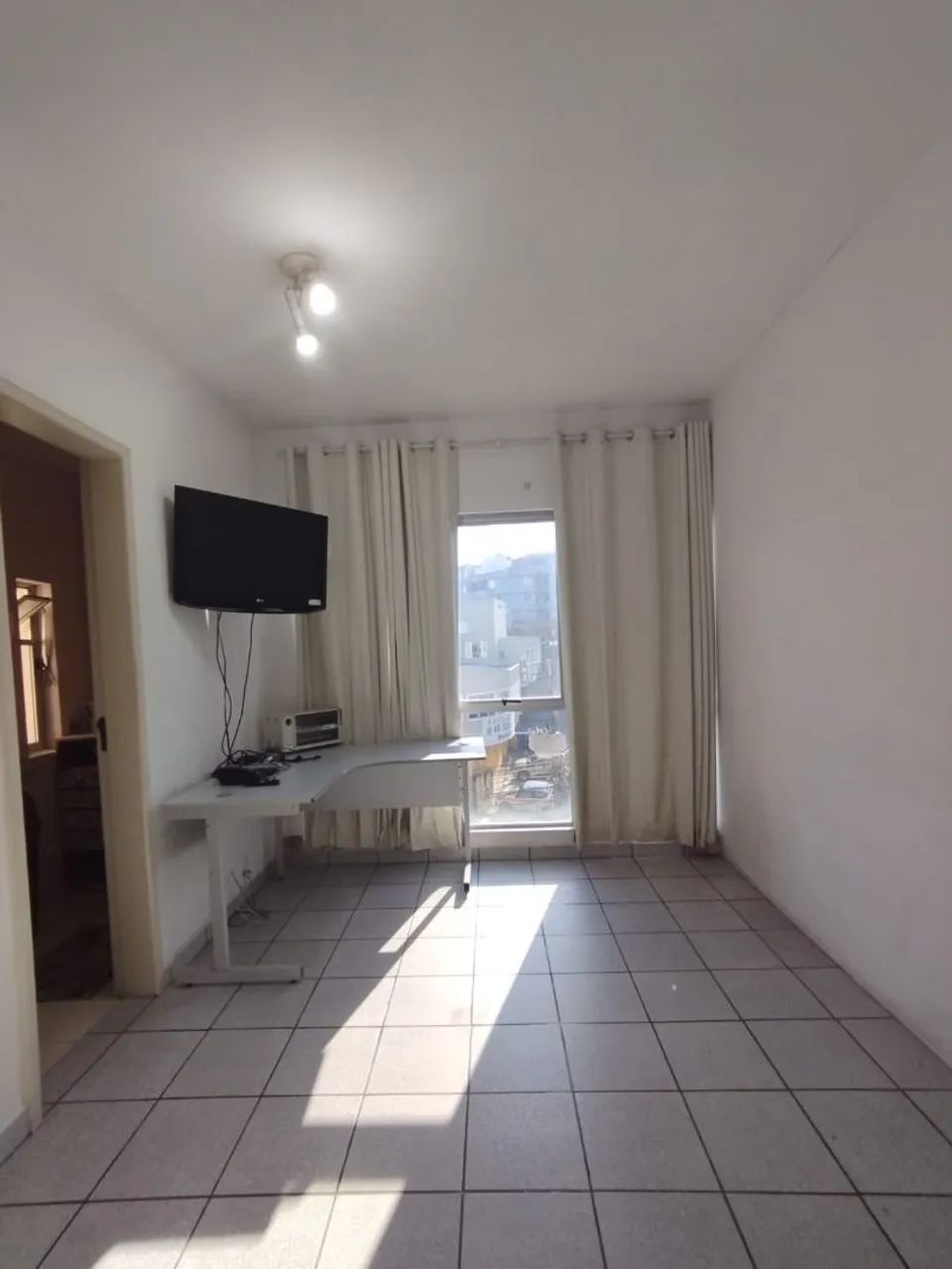 Sala comercial com 1 vaga para locação na Trindade. - Foto 2
