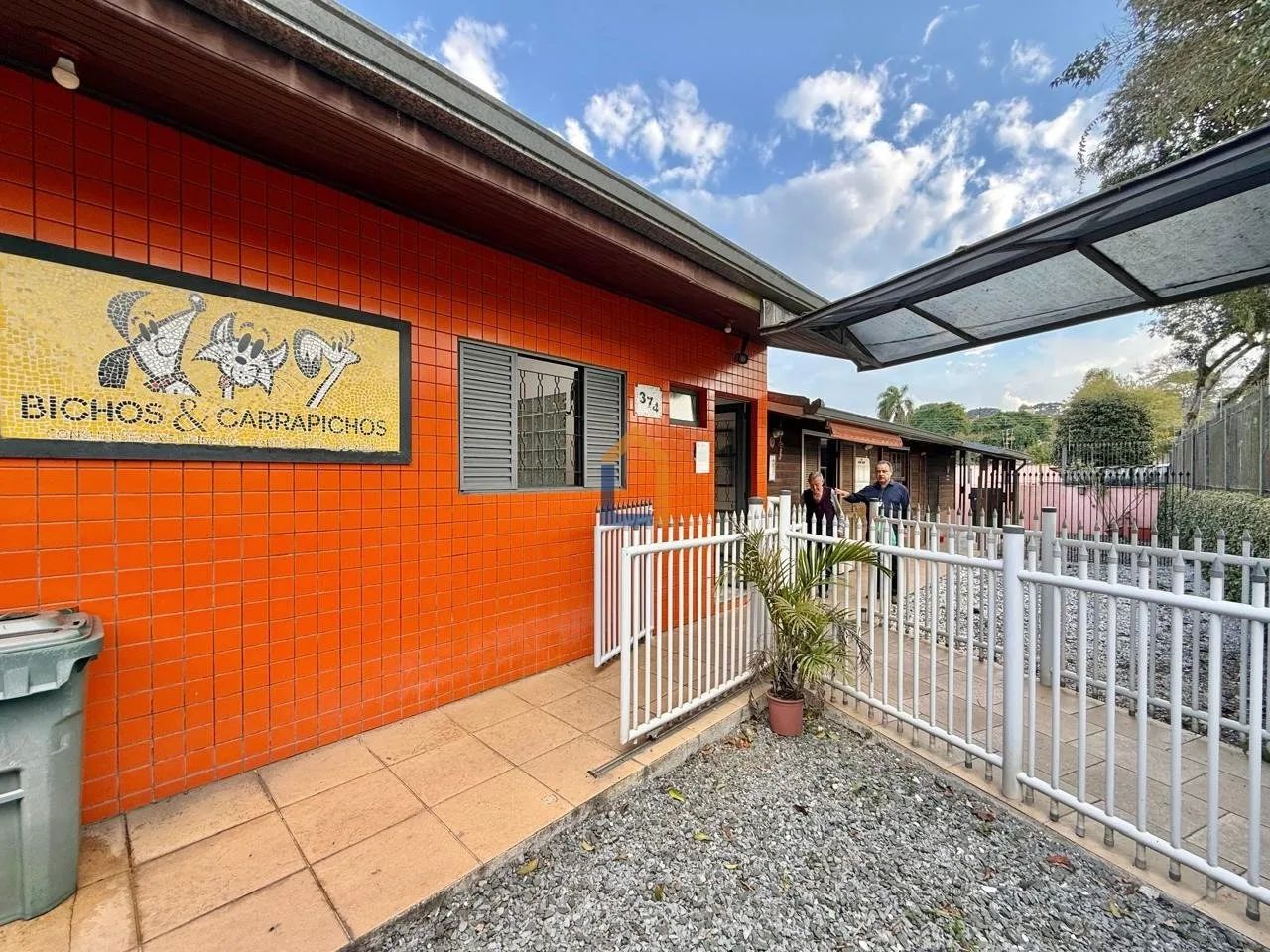 Casa Comercial com 76m² no bairro Tingui