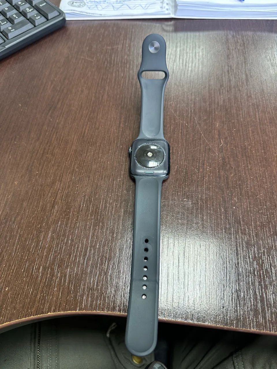 Apple Watch SE 2nd Gen 44MM  - Foto 2