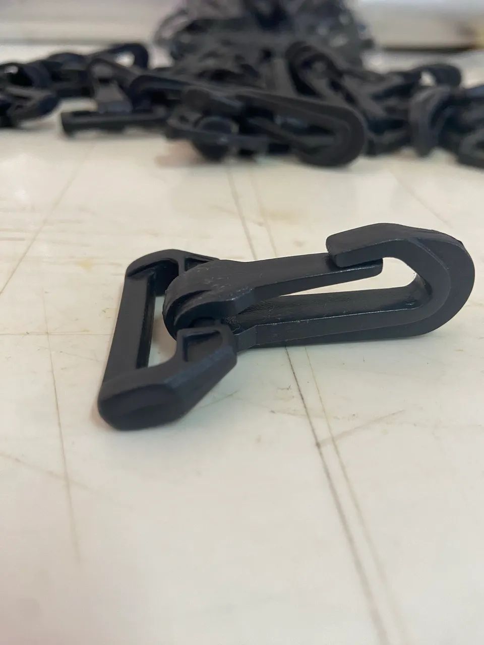Mosquetão Plástico 30mm + Regulador Pct 20 pcs cada. 