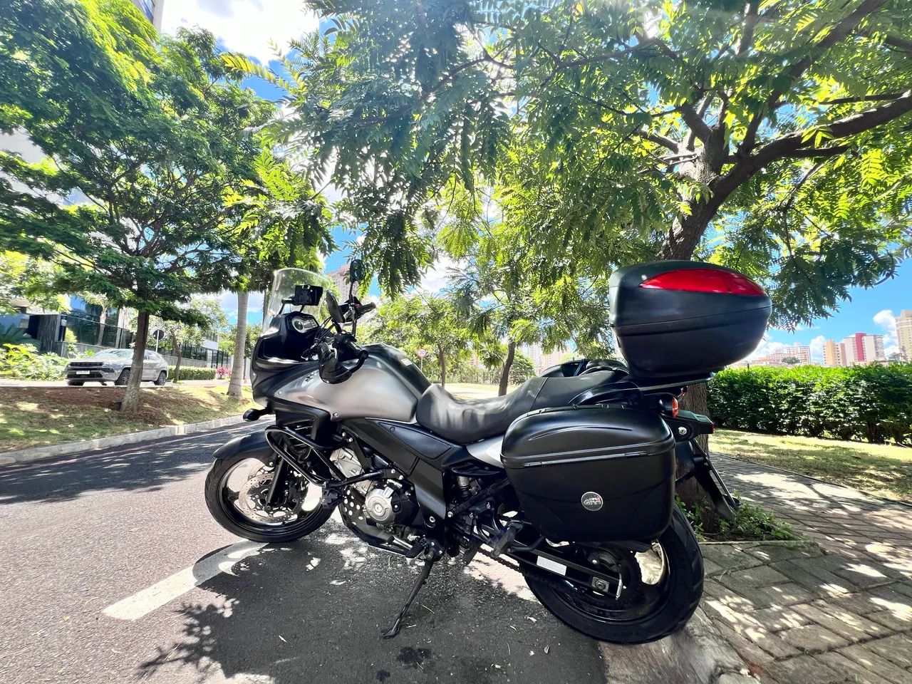 V Strom 650, estado como nova, baixo Km - Foto 4