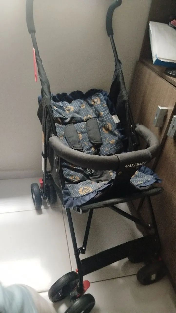 Vendo carrinho de passeio com almofada extra e trocador anatômico  - Foto 5