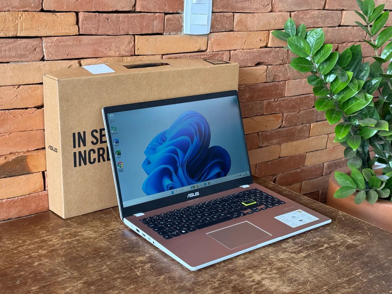 Notebook semi novo na caixa 