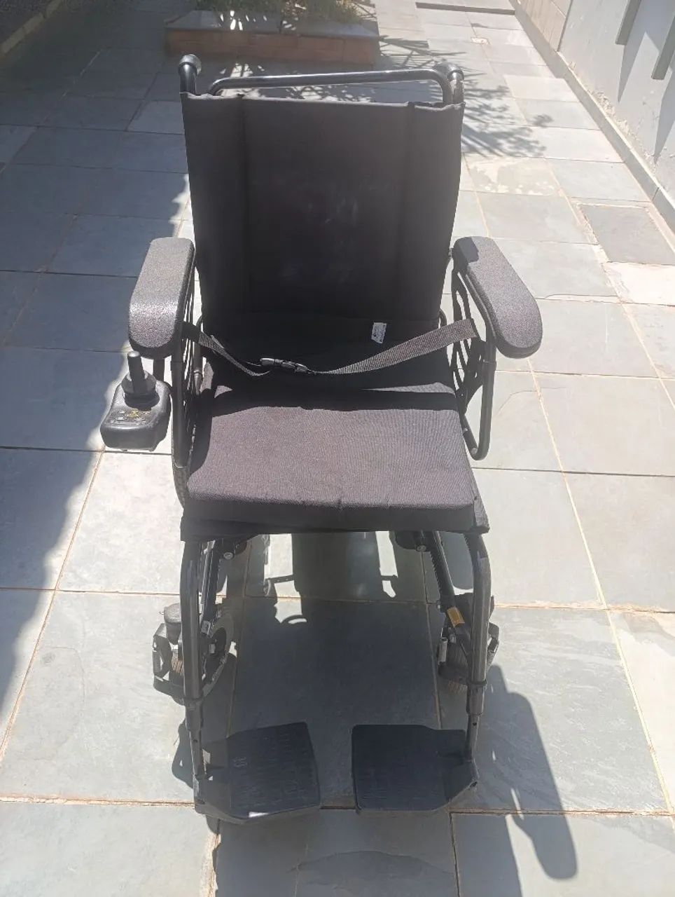 Vendo cadeira de rodas elétrica, freedom. - Foto 2