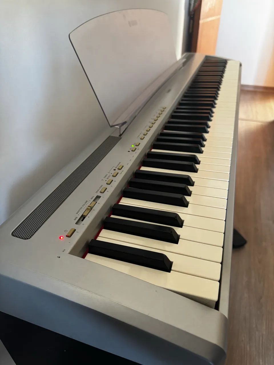 Piano Digital Yamaha P-95 88 Teclas + Estante + Pedal e Fonte