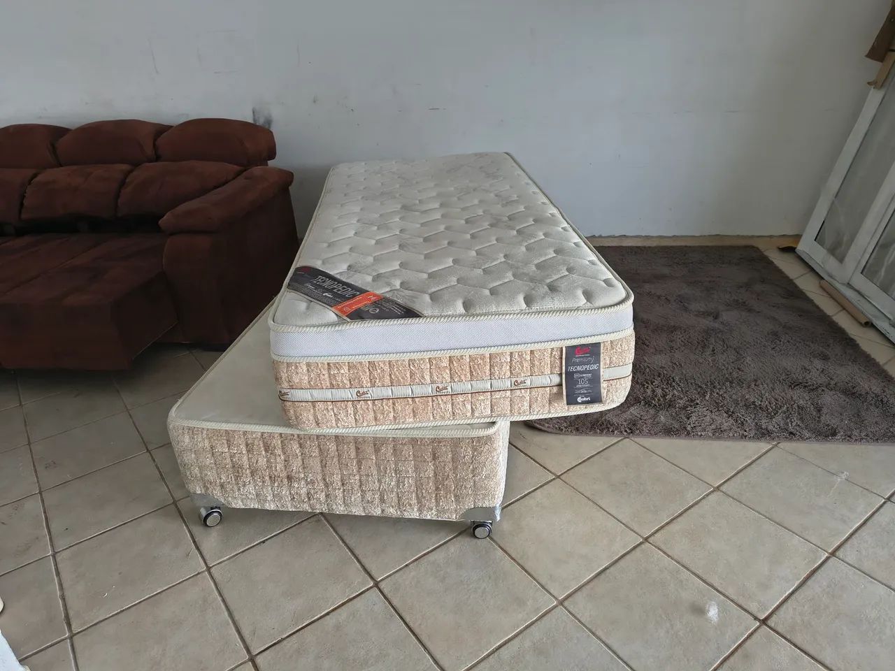 Cama box solteiro castor base mais colchão molas ensacadas com rodinhas (entrego com taxa)