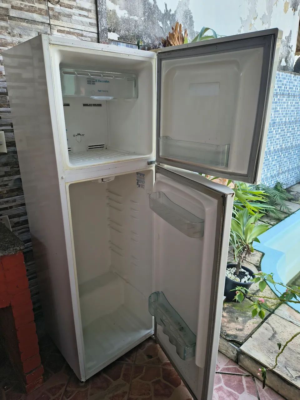 Vendo Geladeira com Defeito - Foto 4