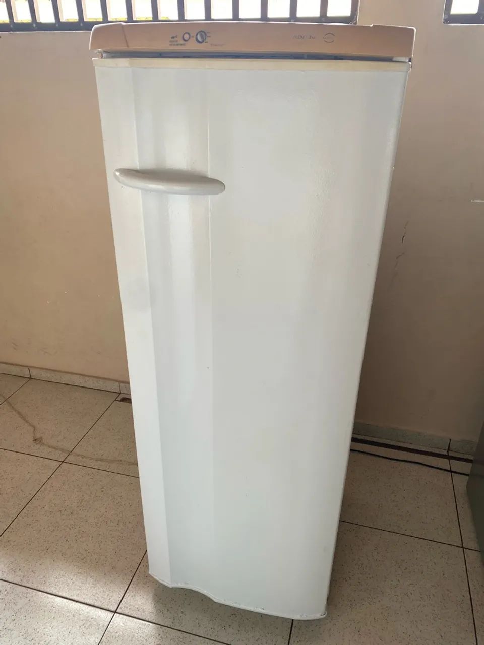 Geladeira Eletrolux gelando perfeitamente 
