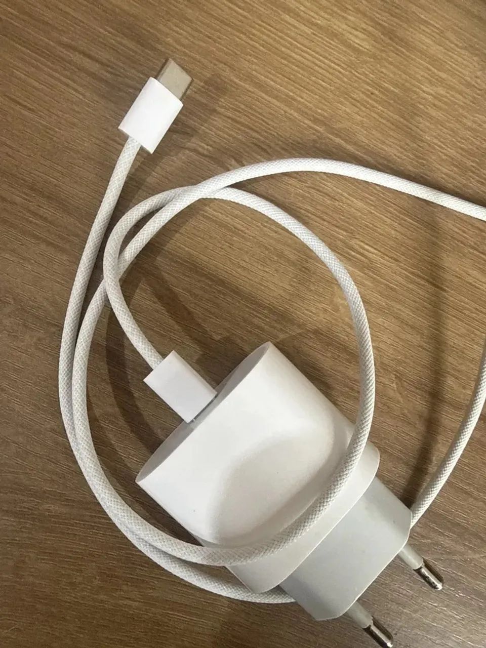 Carregador do iPhone 16 
