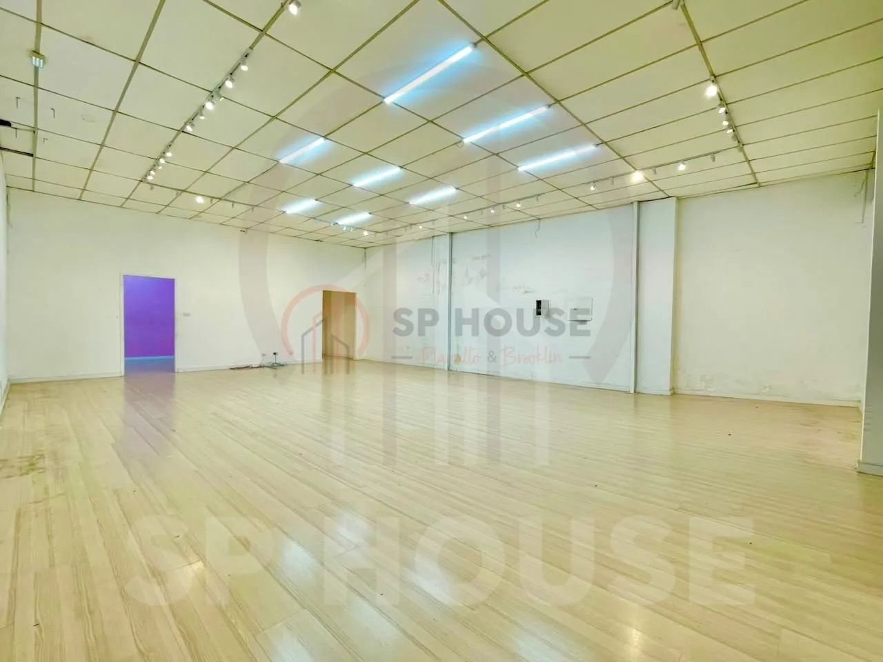 Loja comercial de 345m², 3 vagas, 2 banheiros, Mirandópolis.