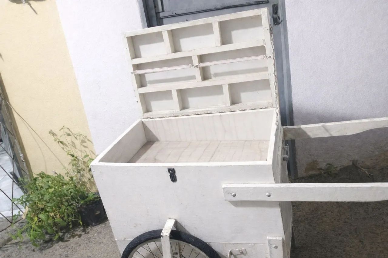 Carrinho de confeitos para o seu trabalho 