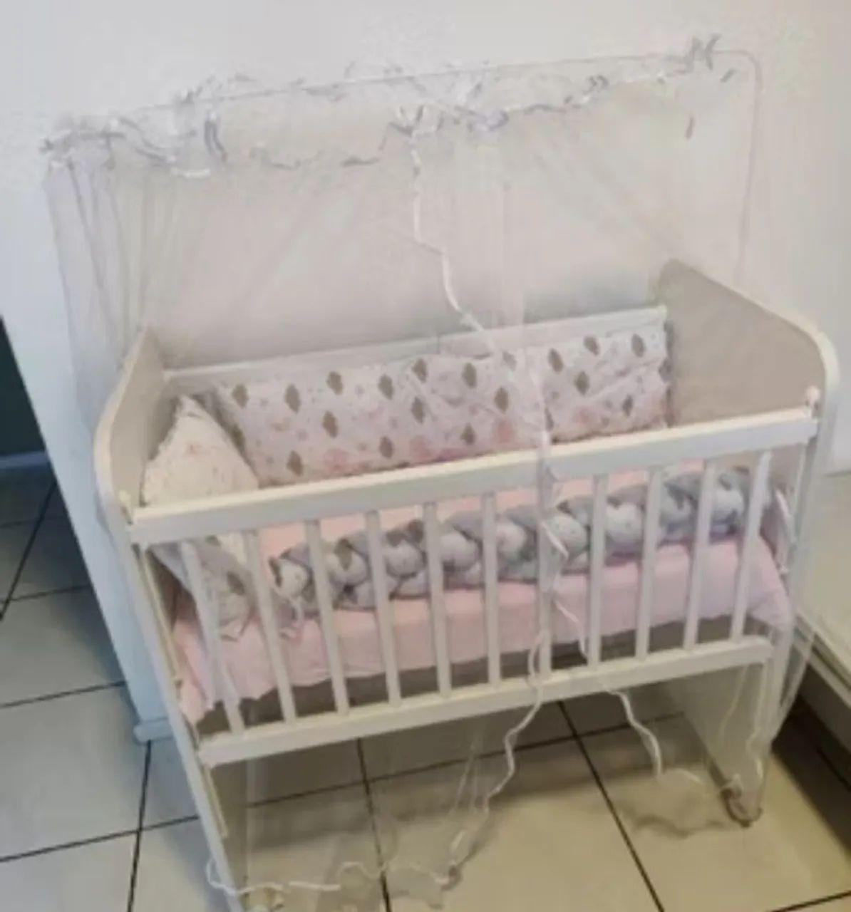 Mini berço grade móvel com colchão. - Foto 2