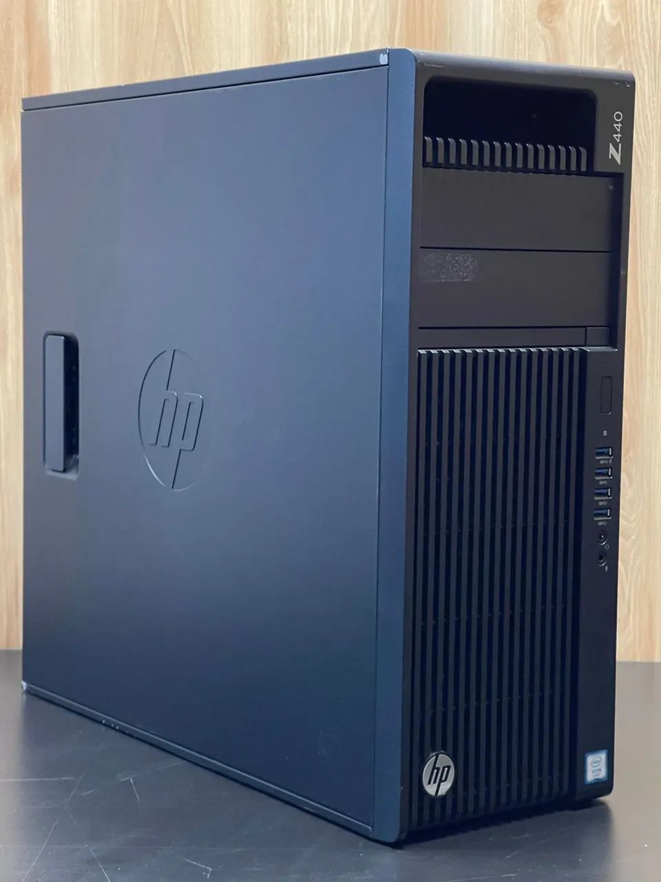 Desktop HP Z440 Xeon 1650 V4, 32GB de RAM, SSD 256GB, Quadro 4GB