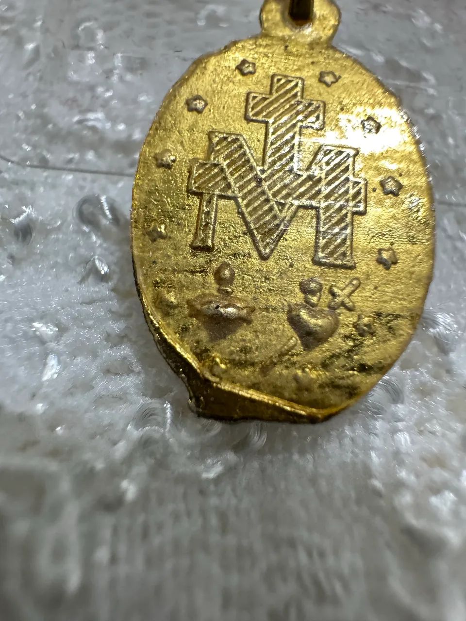 PINGENTE/MEDALHINHA VIRGEM MARIA COM INSCRIÇÃO  - Foto 2
