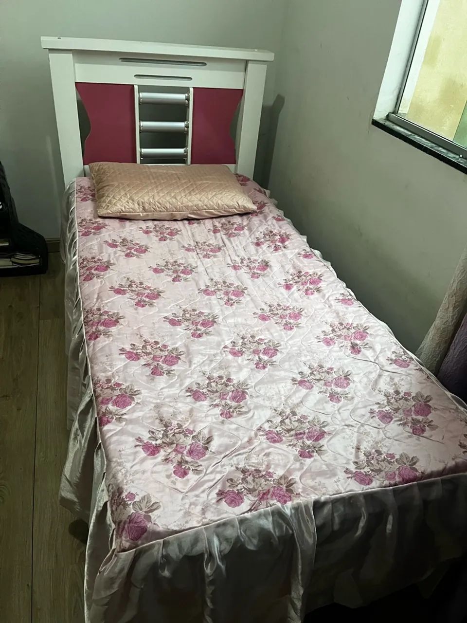 Cama de solteiro(com colchão)+espelho de brinde  - Foto 2