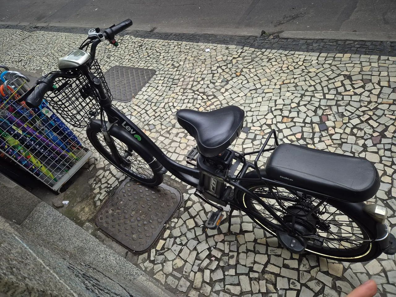 Bicicleta da lev antiga mais em ótimo  estado. 