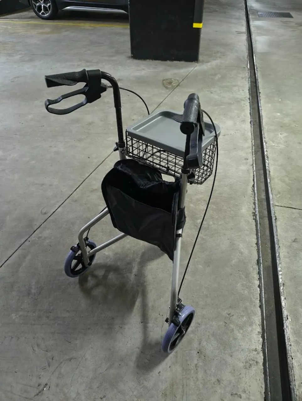 Andador 3 Rodas com Porta Objetos e Cesto  - Foto 5