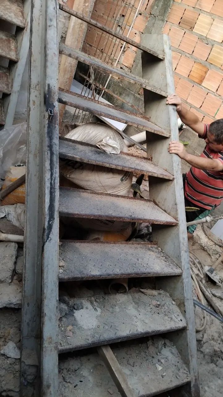 Vendo uma escada de ferro  - Foto 2