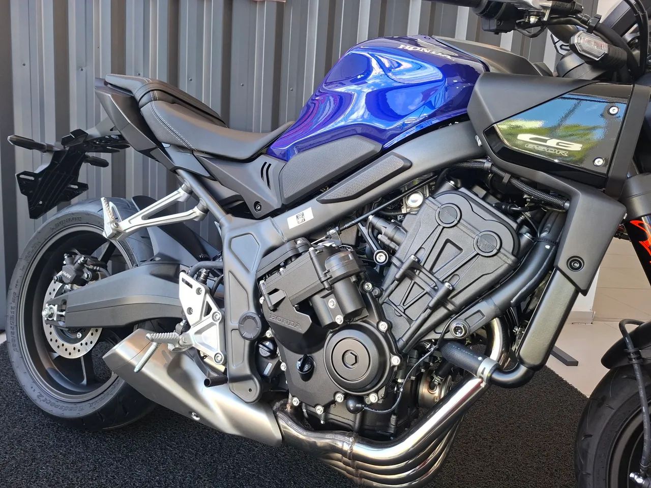 CB 650R E-CLUTCH 2027 - Foto 3