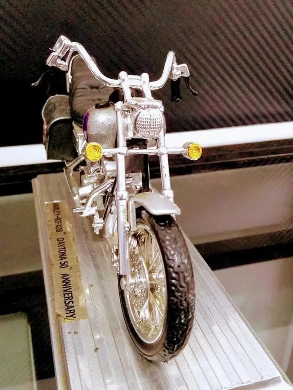 Miniatura Harley Davidson Dyna escala 1:10