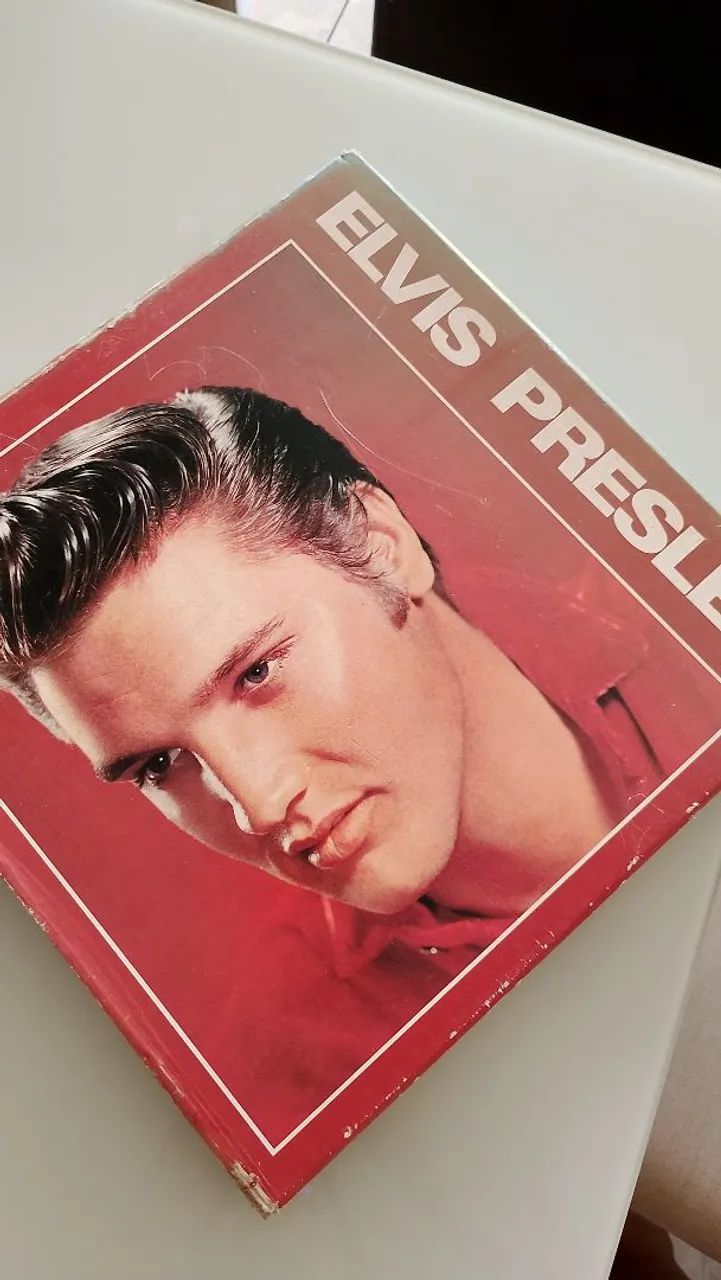 Caixa com 5 discos Elvis Presley 