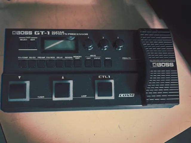 Pedaleira Boss GT-1 - Testada, funcionando 100%, com caixa