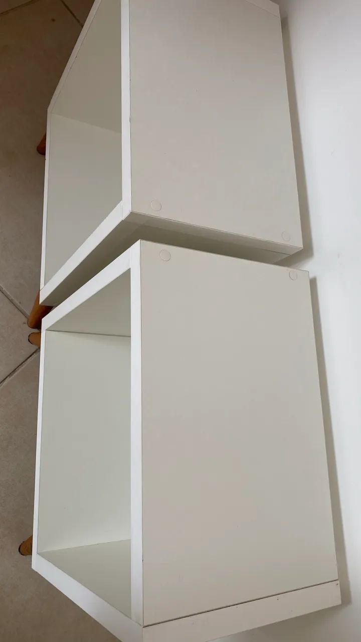 2 mesa de cabeceira com pés de madeira  - Foto 4
