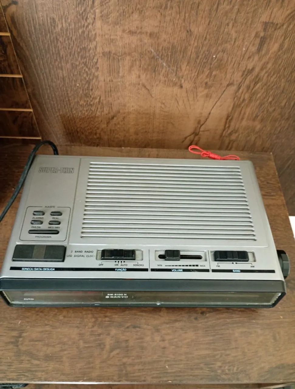 Rádio relógio Sanyo RM-6100 - Foto 2