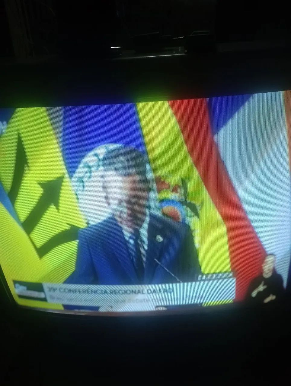 Televisão de tubo.