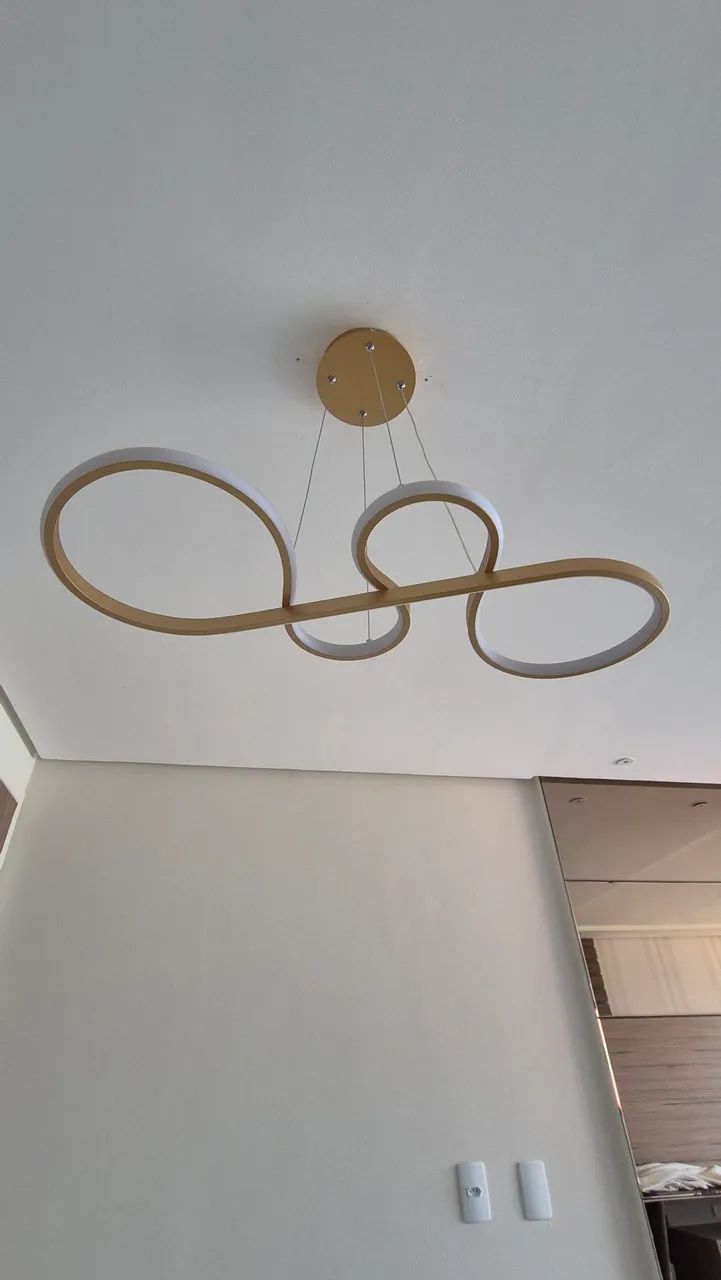 Linda luminária de teto moderna