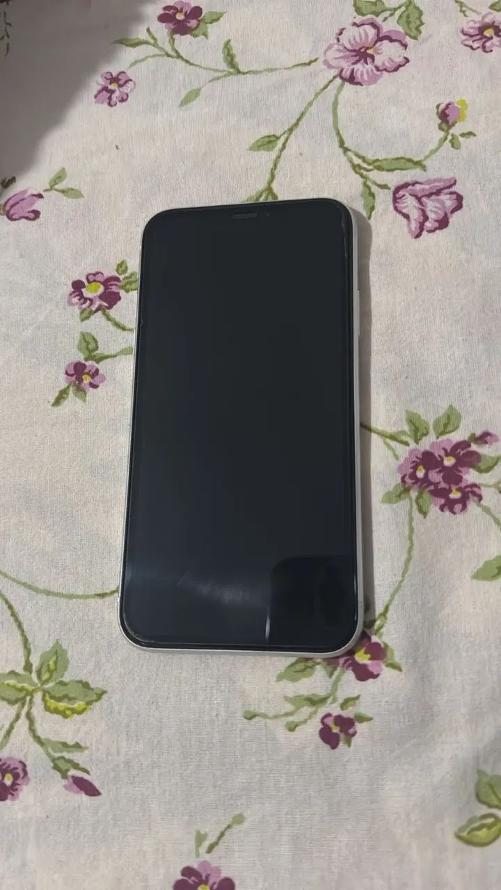 Vendo ou troco iPhone XR 64 gigas 