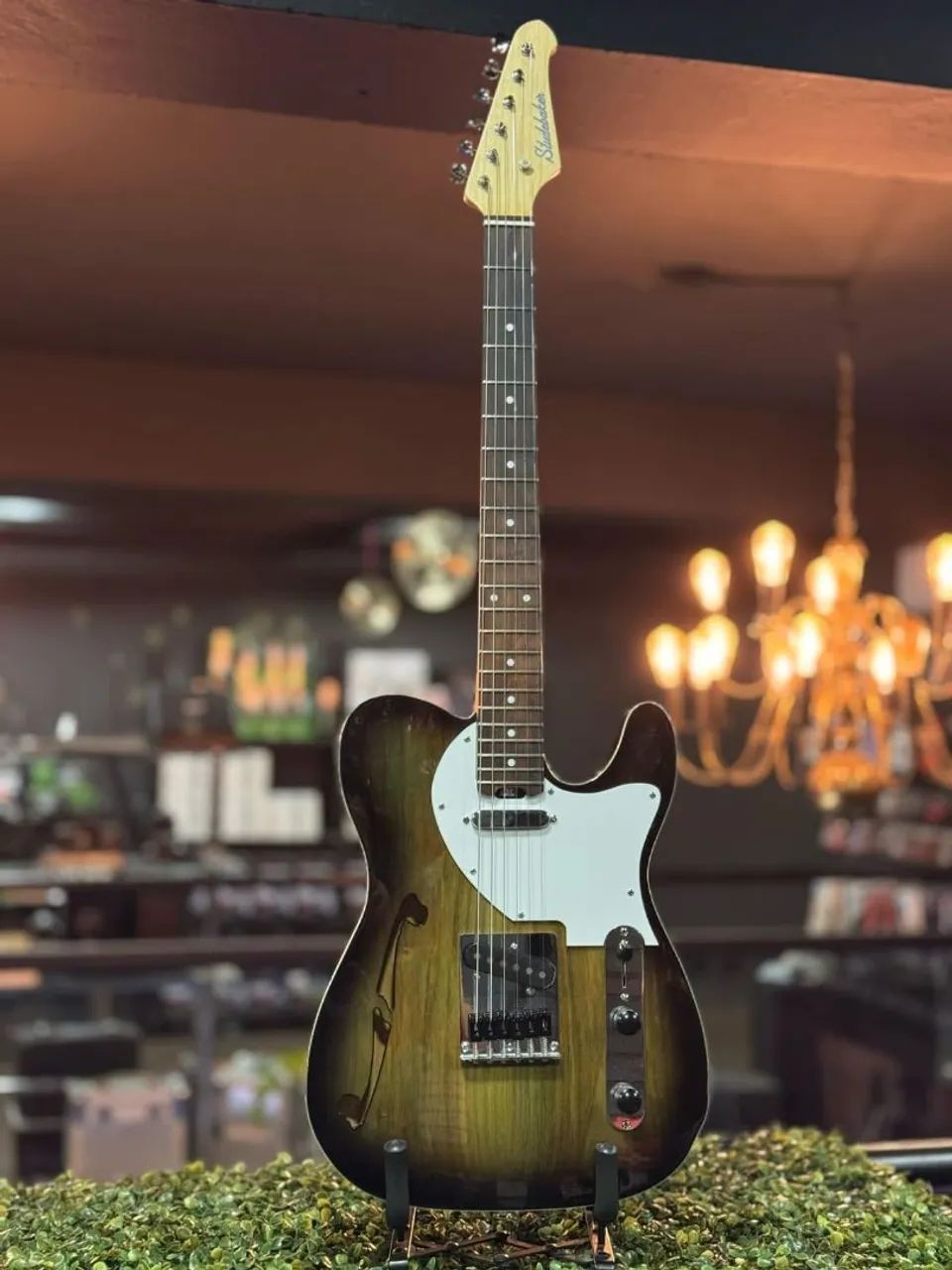 Guitarra Studbaker semi acústica 
