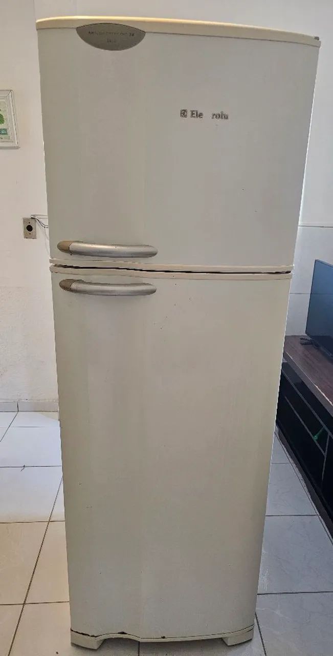 Geladeira Electrolux DC38