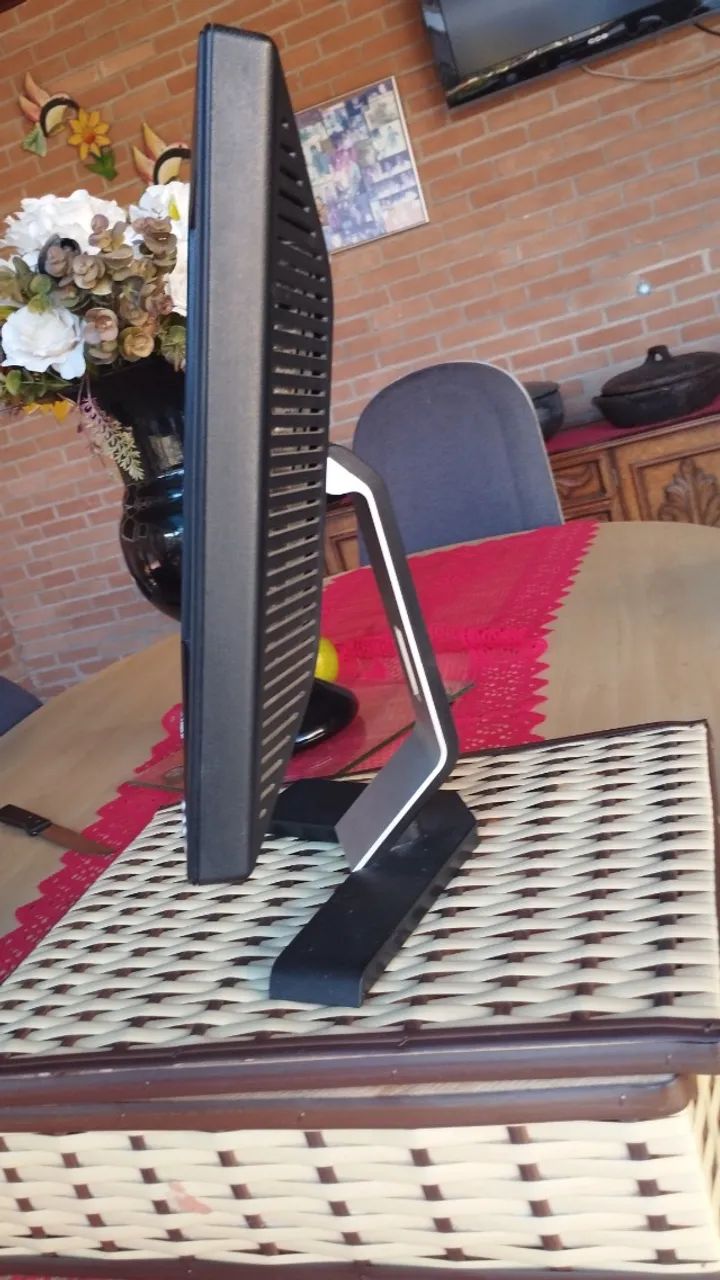 Monitor DELL 18  polegadas   VGA - Foto 2