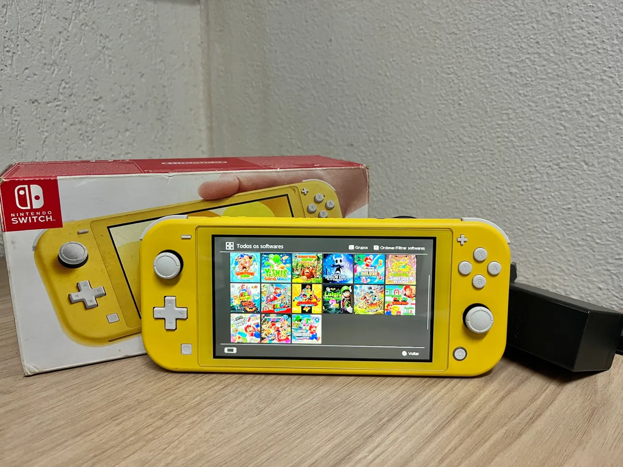 Nintendo Switch Lite Amarelo Original 32GB sem Destrava - Consoles