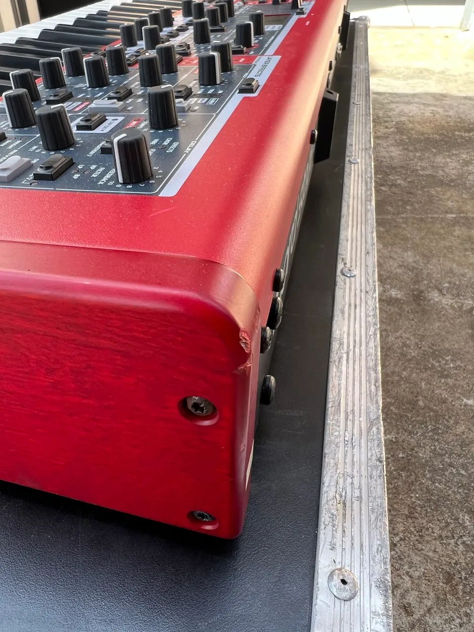 TECLADO NORD 4 COM CASE