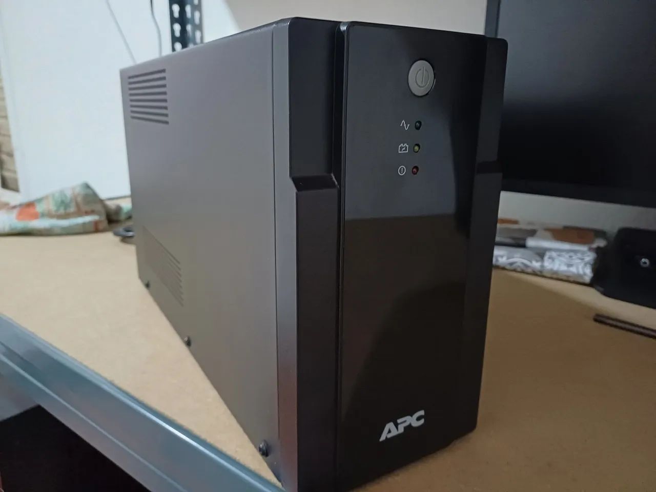 nobreak APC Back-UPS 1500VA (modelo BX1500BI-BR