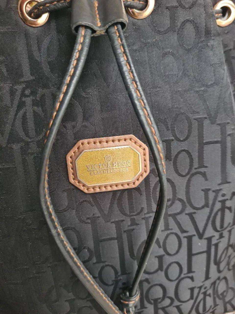 Bolsa Victor Hugo bucket jackie preta - pouco usada - Foto 5