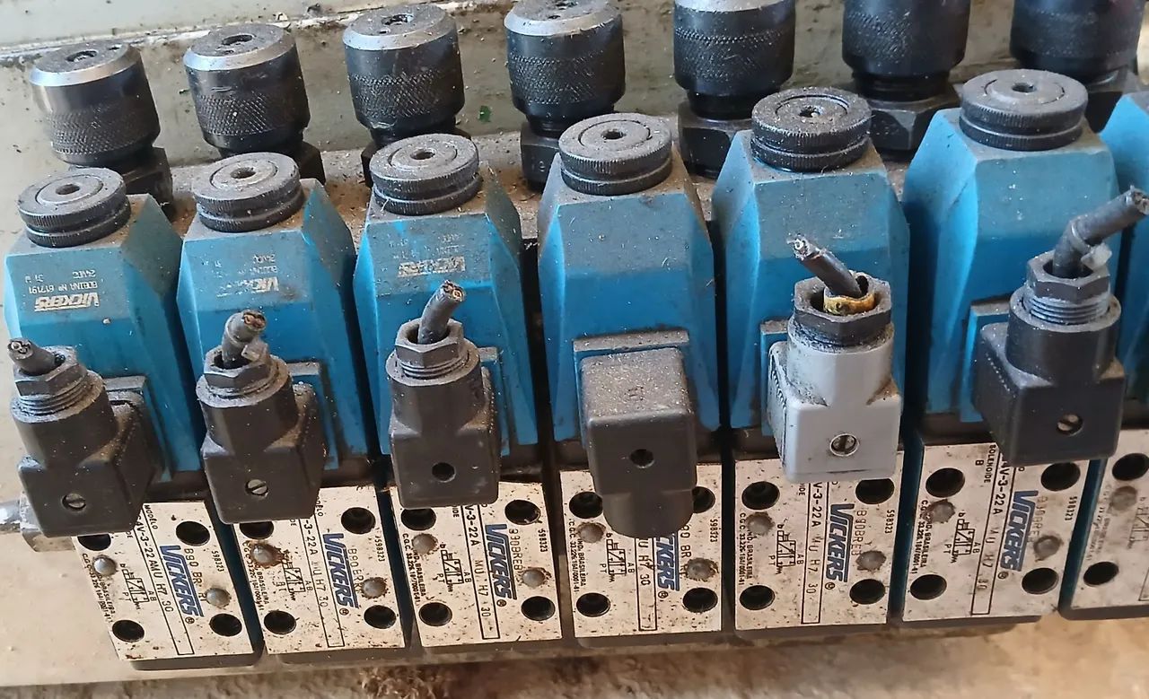 Valvulas direcionais solenoide eaton Vickers modelo DG4V-3 - Foto 2