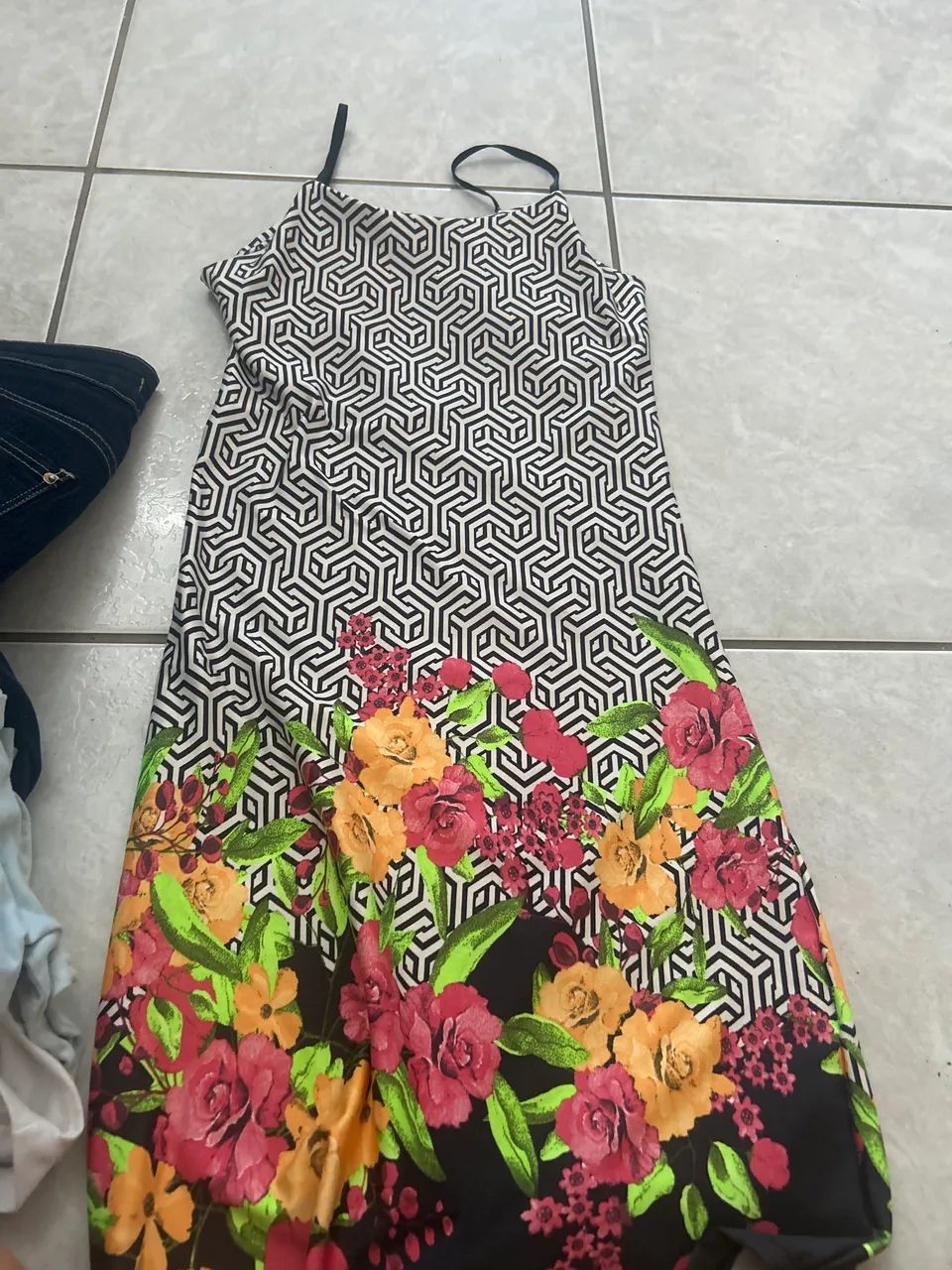VESTIDO  FLORAL E PRETO