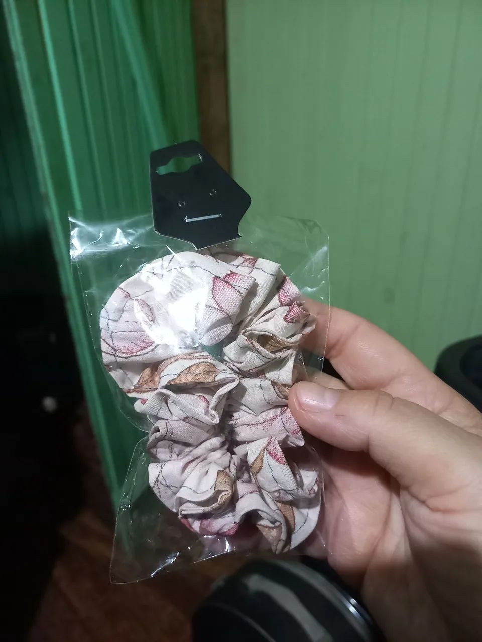 Kit com 50 scrunchs cores sortidas - Foto 4