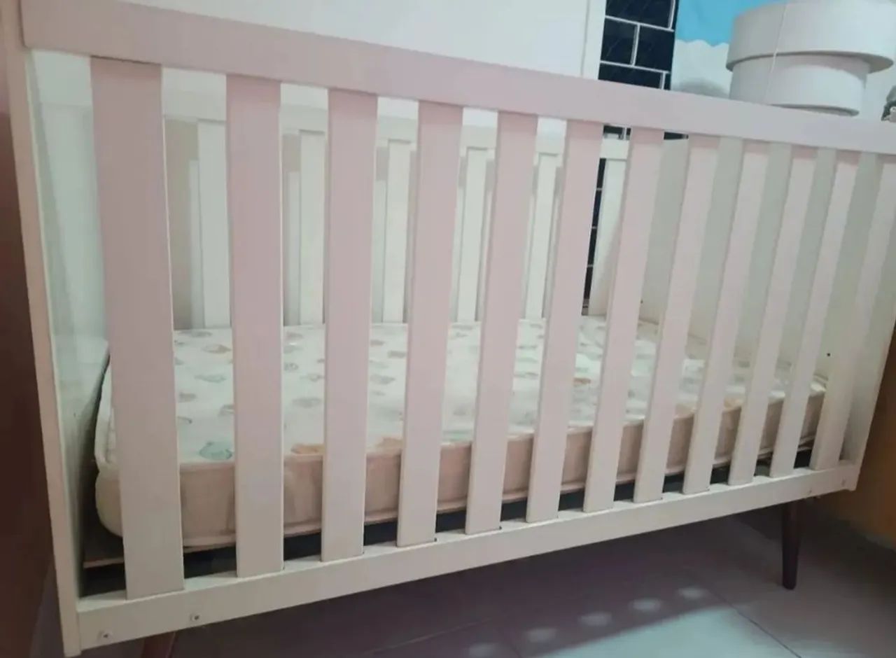 American-style Crib - Retro Style - With Mattress and Sheet