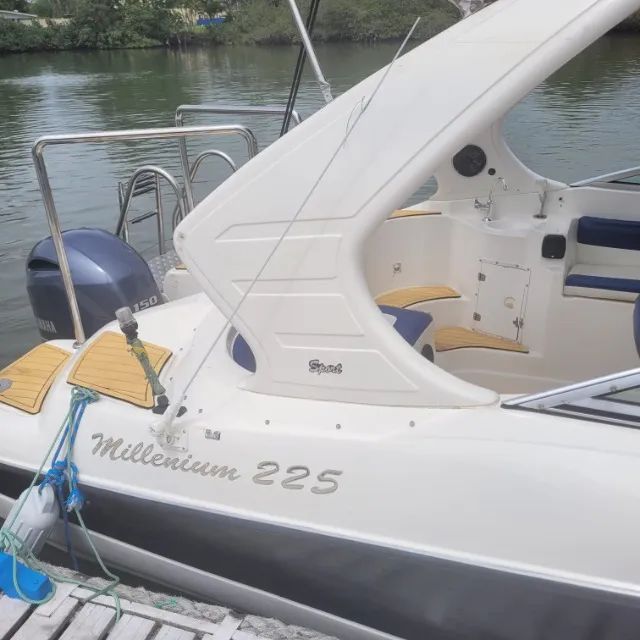 lancha Millenium 225 , motor Yamaha 150 HP 120 h  - Foto 14