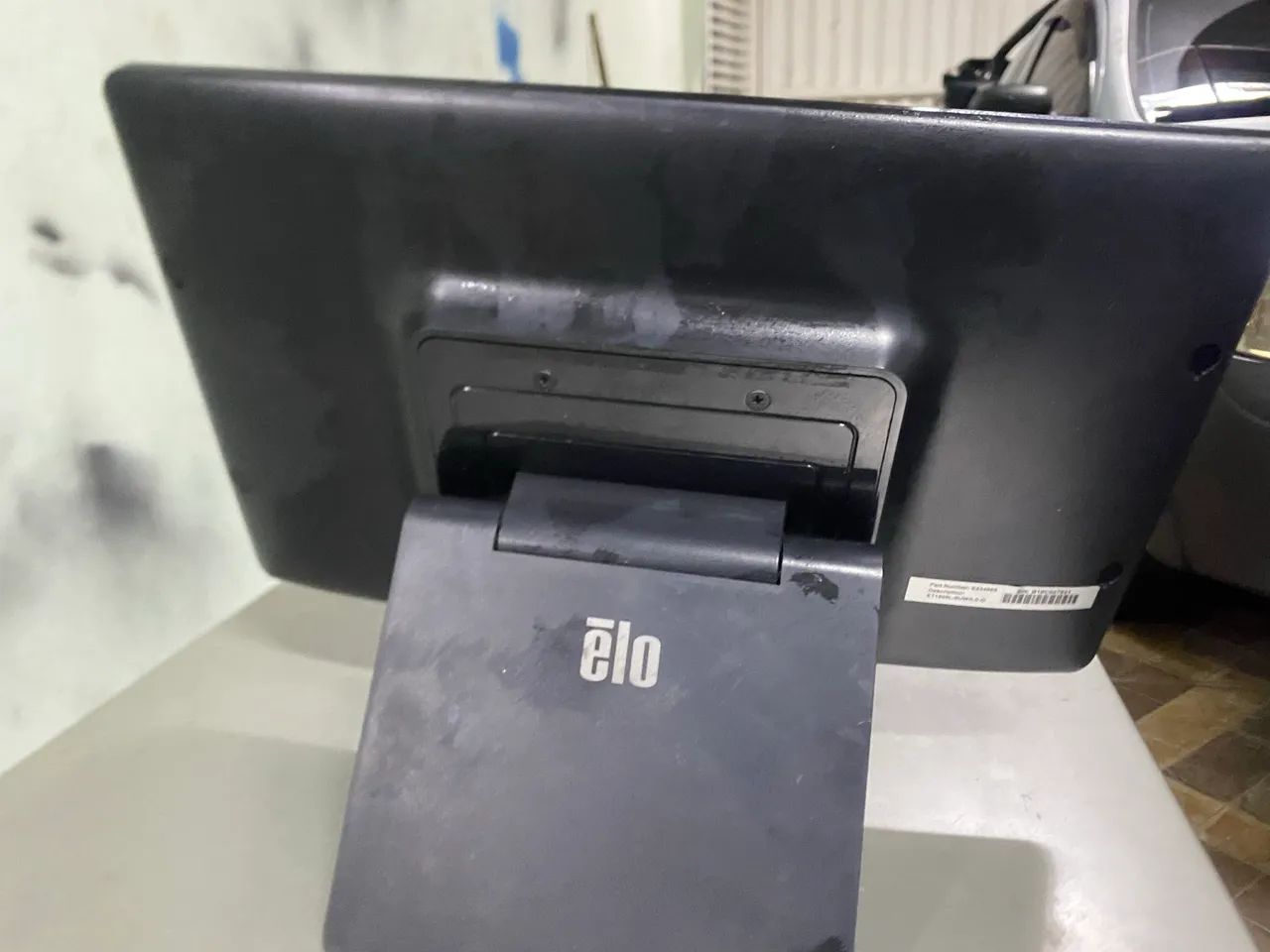 Monitor com tolete na  tela 