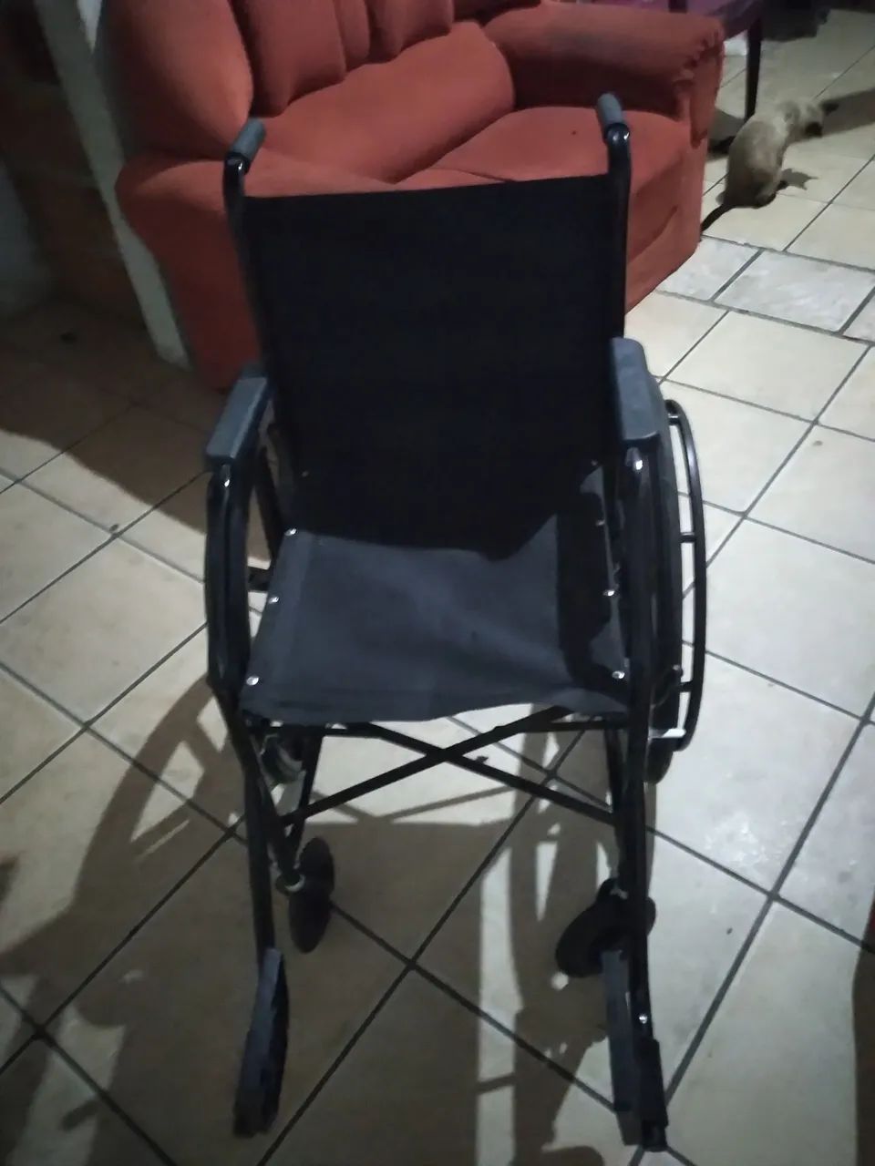 Vendo 1 cadeira de rodas  - Foto 2